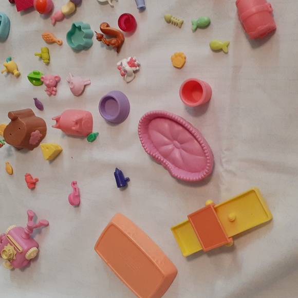 Mostly LPS littlest pet shop parts and pieces and misc others - Picture 3 of 6